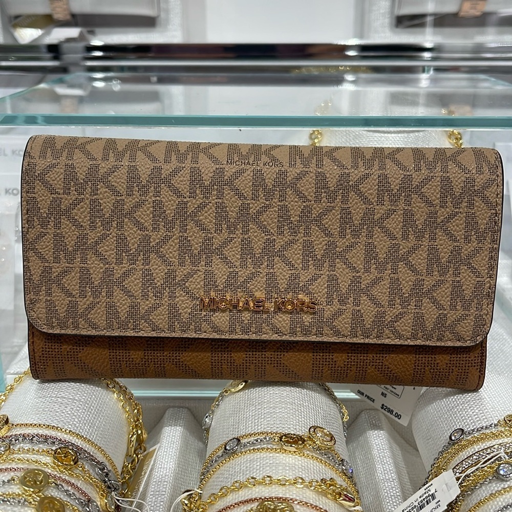 Michael Kors Jet Set Large Logo Trifold Wallet
Camel Multi 
NWT